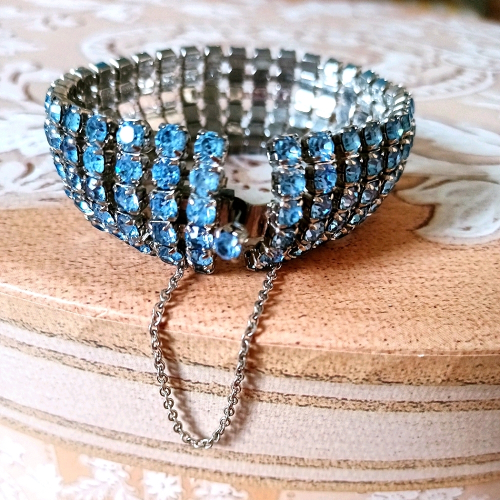 GORGEOUS VTG ICE BLUE PRONG SET BRACELET!